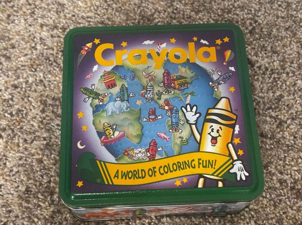 1995Binney & Smith Crayola "A World of Coloring Fun!" tin with 64 crayons/sharp